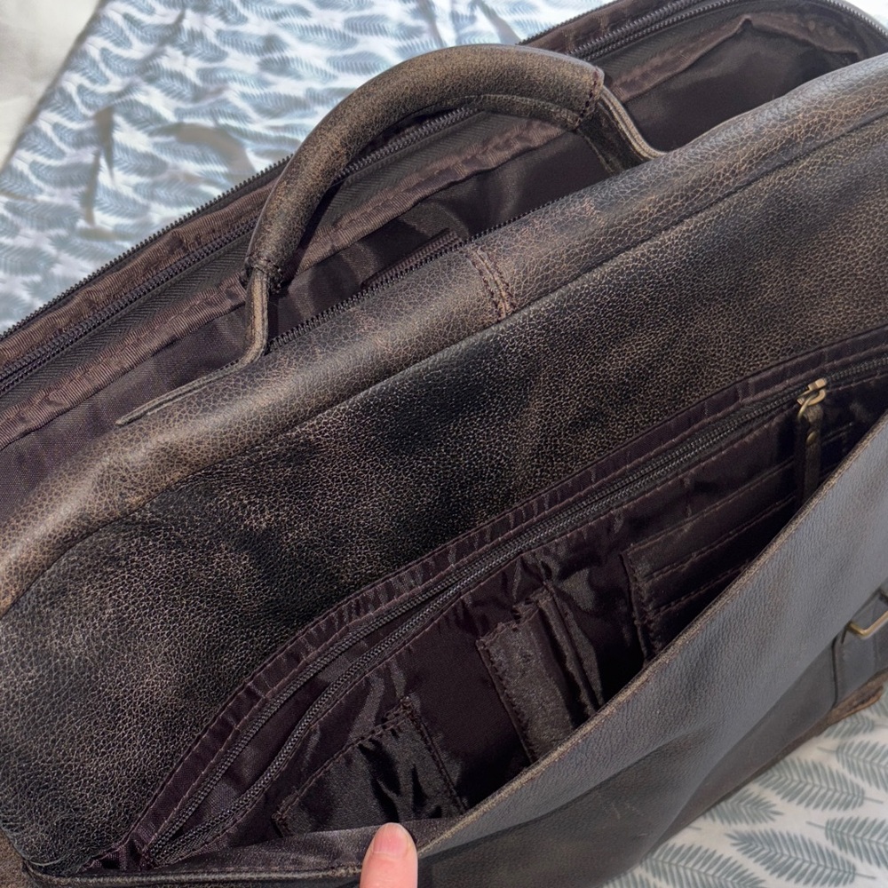 Black Rivet Dark Leather Messenger Bag - Picture 5 of 12